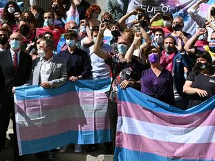 Concentración por los derechos del colectivo transexual frente al Congreso, el pasado 18 de mayo.