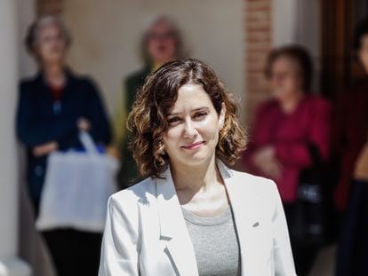 La presidenta de la Comunidad de Madrid, Isabel Díaz Ayuso, en la inauguración del nuevo edificio del Ayuntamiento de Tielmes (Madrid), este martes.