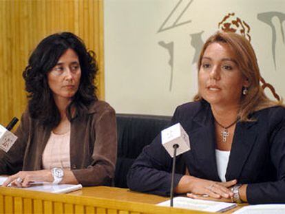 Las representantes del PP Ana Torme (izquierda) y Susana Camarero.