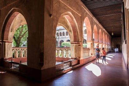 Claustro del monasterio de Guadalupe, construido entre los siglos XIV y XVII.