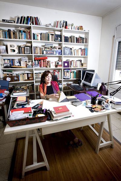 La escritora Cristina Fernández Cubas  en su casa de Barcelona.