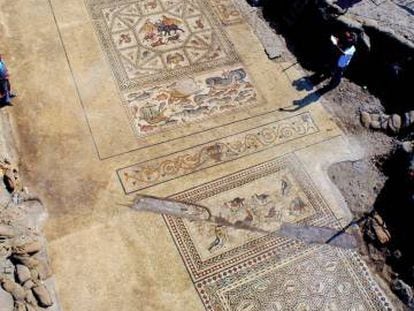 Mosaico descubierto en la ciudad romana de Lod (Israel) repleto de animales fantásticos, figuras geométricas y escenas marinas.
