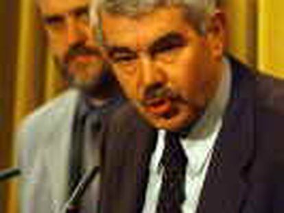 b sin nº (12/12/00) -imagen digital- Marti Carnicer y Pasqual Maragall en el Parlament. -foto: Carles Ribas.