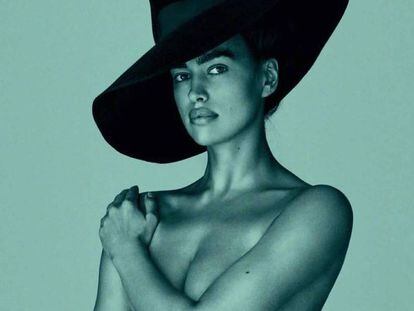 Irina Shayk, fotografiada por Mario Testino para el número de agosto de la edición española de 'Vogue'.
