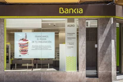 Fachada de una oficina de Bankia