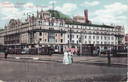Postal del hotel ruso Metropol, en el que vive el protagonista de la novela.