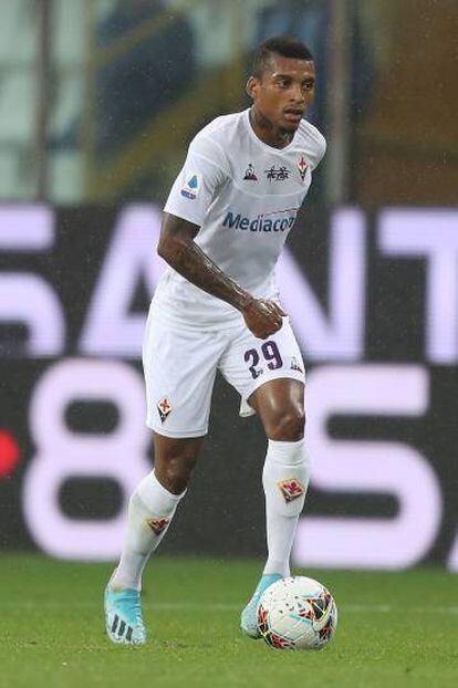 El defensa de la Fiorentina, Dalbert Henrique, durante el partido contra el Atalanta.