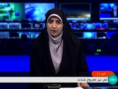 Presentadora de la televisión iraní informando sobre el ataque de Israel esta mañana.