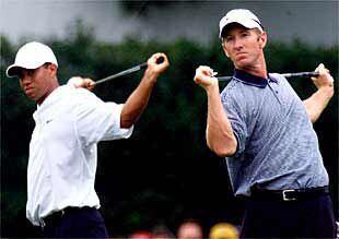 Tiger Woods volvió ayer al torneo en el que ya resucitara de una mala racha en 1999, el de la PGA norteamericana.