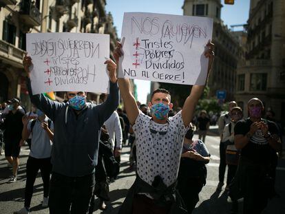 Trabajadores de la restauración marchan este miércoles en protesta por el cierre obligado a bares y restaurantes.