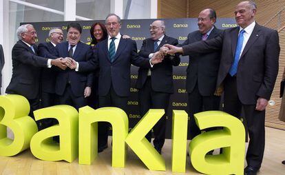 Los responsables de las cajas que formaron Bankia, el día de la fusión