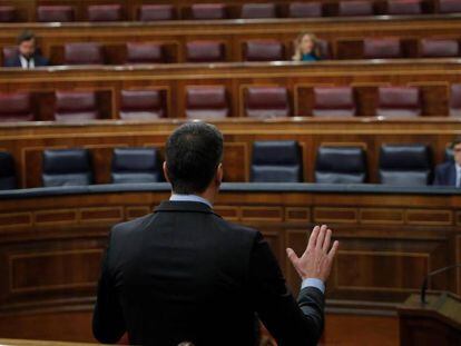El presidente del Gobierno, Pedro Sánchez, durante su intervención en el Pleno de control al Ejecutivo que este miércoles se celebra en el Congreso.