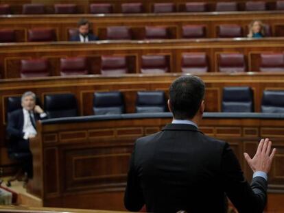 El presidente del Gobierno, Pedro Sánchez, durante su intervención en el Pleno de control al Ejecutivo que este miércoles se celebra en el Congreso.