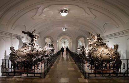 Cripta Imperial (Kaisergruft) en la iglesia de los Capuchinos de Viena, donde está la tumba de Isabel de Bohemia, la emperatriz Sissi, junto a las de otros 148 miembros de la dinastía de los Habsburgo.  