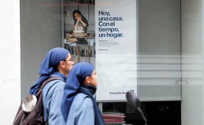 Un cartel publicitario de un banco en Valencia.