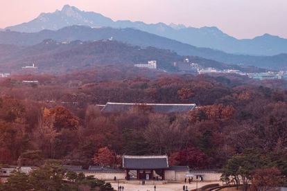 Vista del templo de Jongmyo, patrimonio mundial, en Seúl (Corea del Sur).