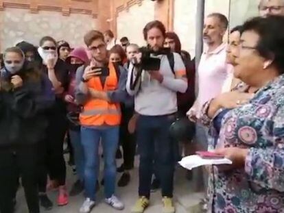 En vídeo, la rectora de la Universidad Rovira i Virgili se enfrenta a los piquetes.