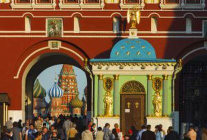 Vista de la puerta de la Resurrección, uno de los accesos a la plaza Roja de Moscú.