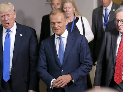 El presidente del Consejo Europeo, Donald Tusk, y el presidente de la Comisión Europea, Jean-Claude Juncker, junto al presidente de EEUU, Donald Trump.