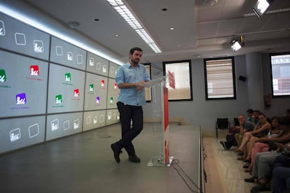 Alberto Garzón, líder de IU, en una comparecencia en la sede del partido para analizar los resultados electorales.