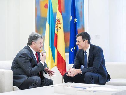 Pedro Sánchez con el presidente de Ucrania, Petró Poroshenko.