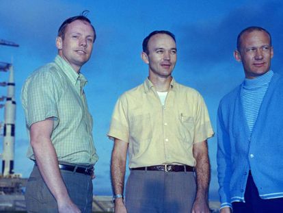 Neil Armstrong, Michael Collins y Buzz Aldrin posan en el Centro Espacial Kennedy, en Florida, en 1969 / En vídeo, tráiler de 'First Man'