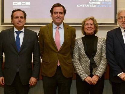 Antonio Garamendi con los cuatro nuevos vicepresidentes de la CEOE.