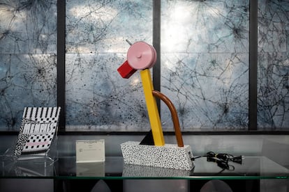 Lámpara Tahití, diseñada por Sottsass.