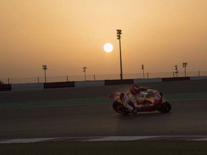 Marc Márquez, en el circuito de Qatar durante los tests. 