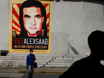 Un grafiti pide por la liberación del empresario colombiano Alex Saab, en la ciudad de Caracas, el 8 de septiembre de 2021.