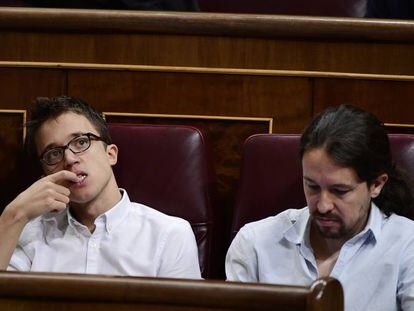 Pablo Iglesias e Íñigo Errejón en el Congreso de los Diputados
 
 
 ________________________________________
 