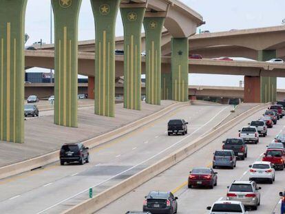 Tráfico en la autopista LBJ, en el entorno de Dallas.