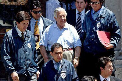 El general chileno Manuel Contreras, a la salida de las dependencias policiales el pasado enero.