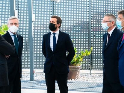 Pablo Casado, el miércoles, con los exministros José María Michavila, Ángel Acebes, Alberto Ruiz-Gallardón y Rafael Catalá.