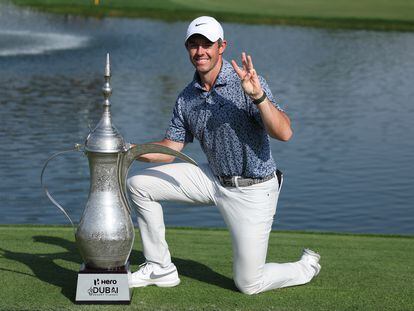 McIlroy, con el trofeo.