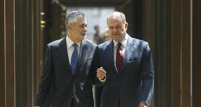 Griñán y Chaves, en una foto de archivo.