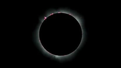 A supplied image of a total solar eclipse, Exmouth, Western Australia, April 20, 2023. AAP Image/Centre for Radio Astronomy Research/Michael Goh via REUTERS ATTENTION EDITORS - THIS IMAGE WAS PROVIDED BY A THIRD PARTY. NO RESALES. NO ARCHIVE. AUSTRALIA OUT. NEW ZEALAND OUT