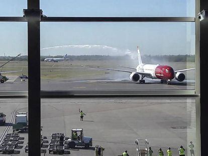 La primera aeronave de Norwegian en el aeropuerto de Ezeiza, antes de su vuelo inaugural el 16 de febrero de 2018.