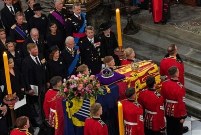 Felipe VI and Queen Letizia, together with the emeritus kings, attend the state funeral of Elizabeth II, this Monday at Westminster Abbey.
