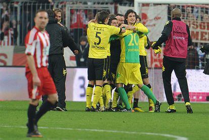 Los jugadores del Borussia festejan el triunfo con Ribery en primer término.