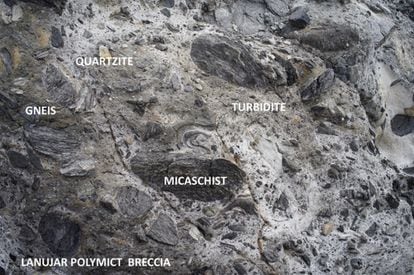 Las brechas de impacto, como esta localizada en el desierto, son compuestos rocosos formados por roca fundida por un meteorito o una bomba atómica.