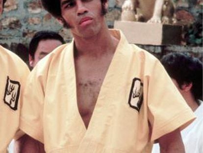 Jim Kelly, en una escena de la pel&iacute;cula Operaci&oacute;n Drag&oacute;n, de 1973.