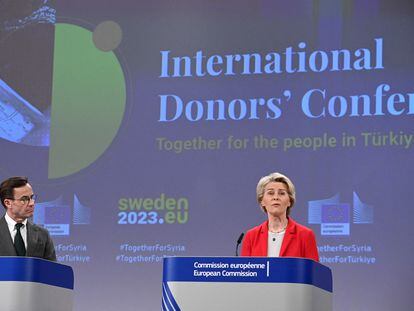 La presidenta de la Comisión Europea, Ursula von der Leyen, y el primer ministro sueco, Ulf Kristersson, este lunes en Bruselas.