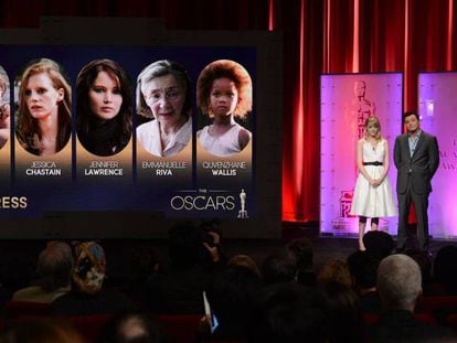 FOTO: Seth MacFarlane y Emma Stone leen las candidaturas a mejor actriz en los Oscar 2013, momento en el que McFarlane bromeó sobre Weinstein. / VÍDEO: Siete mujeres que han denunciado acoso por Weinstein.