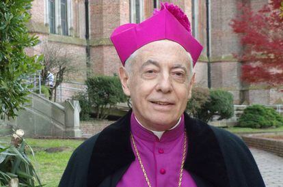 Monseñor Héctor Aguer tras el Tedeum del 25 de mayo de 2016 en la ciudad de La Plata, Buenos Aires.