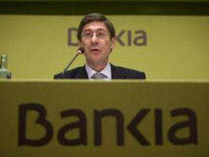 El presidente de Bankia, Jos&eacute; Ignacio Goirigolzarri (c), durante la primera junta de accionistas de la entidad. EFE/Archivo
