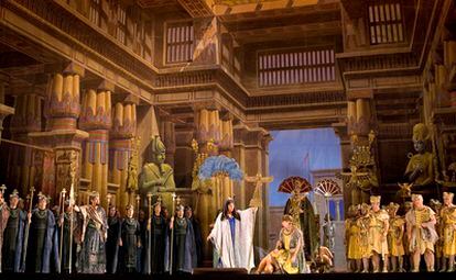 Aida, en el montaje histórico con telones pintados por Josep Mestre Cabanes.