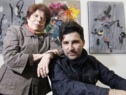 Secundino Hernandez, pintor, junto a Carmen Garrido experta de El Prado