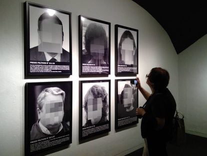 La obra 'Presos políticos en la España contemporánea', el 1 de junio, en las paredes del Centre de Cultura Contemporània de Barcelona.