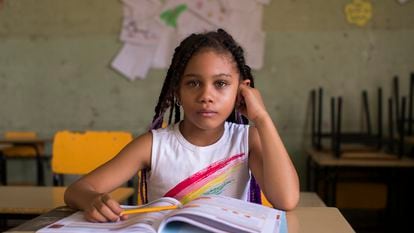 Una niña en una escuela en la República Dominicana.